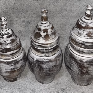 Dekorasi Guci kayu